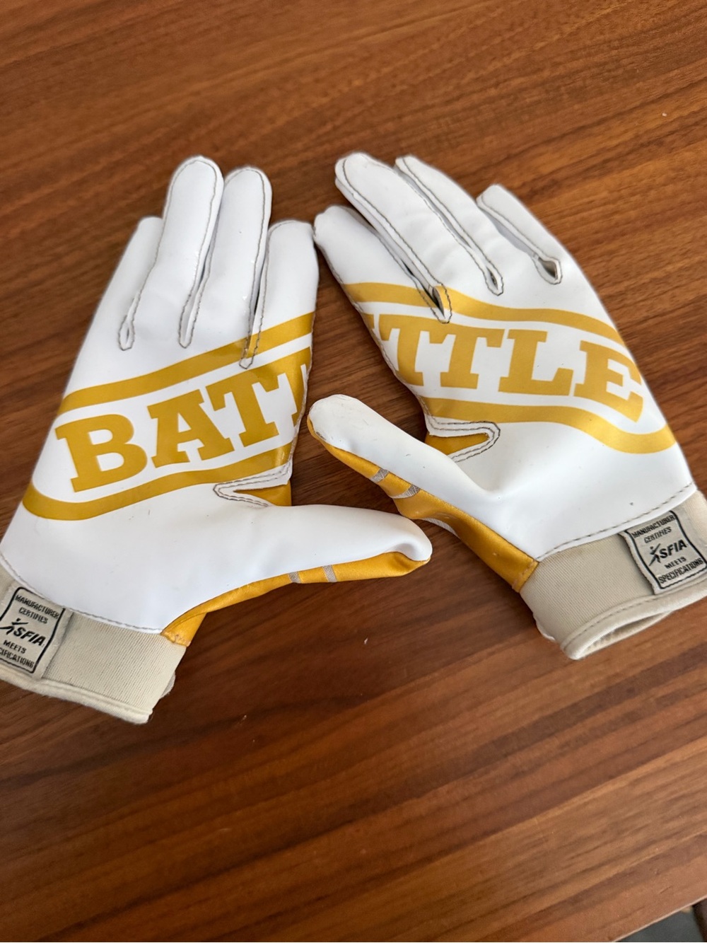 Battle YM White and Gold Home Bath Gloves